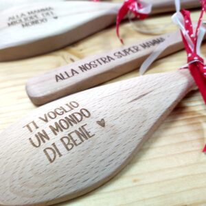 cucchiaio in legno personalizzato con dedica