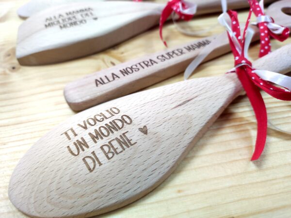 cucchiaio in legno personalizzato con dedica
