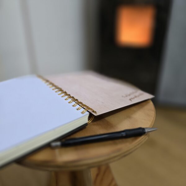 Block notes personalizzato con copertina in legno - immagine 10