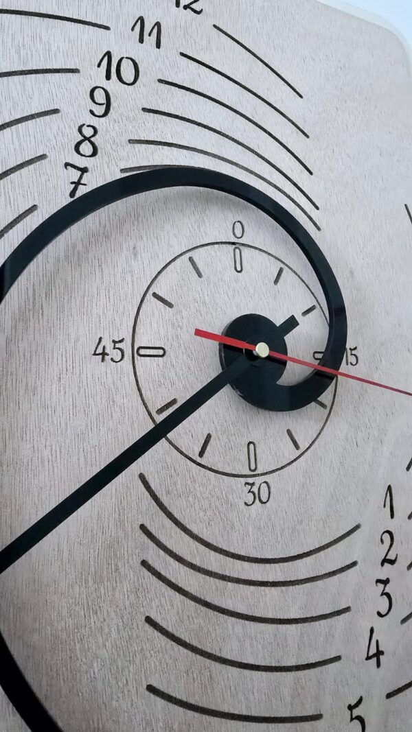 orologio legno sezione aurea