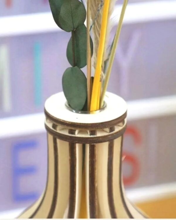 vaso legno con ampolla in vetro