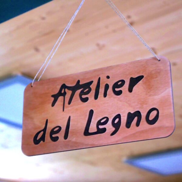 scritta in legno