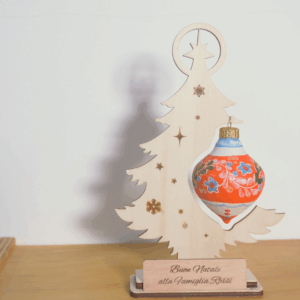 Palla di Natale a punta dipinta a mano con albero